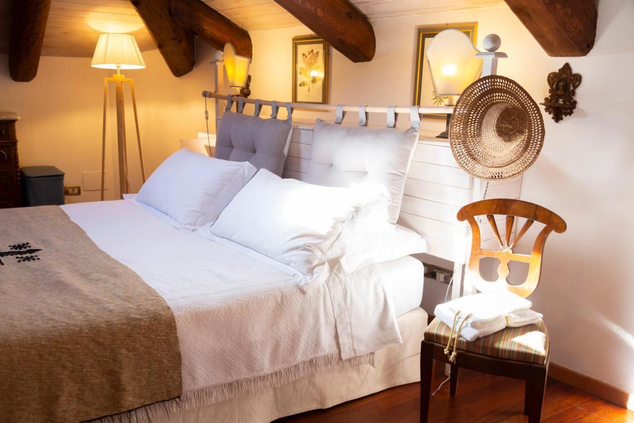 Bed and Breakfast Palazzo Sismonda Corneliano d'Alba Exterior foto