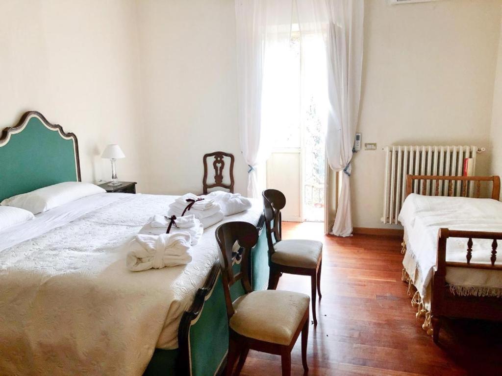 Bed and Breakfast Palazzo Sismonda Corneliano d'Alba Exterior foto
