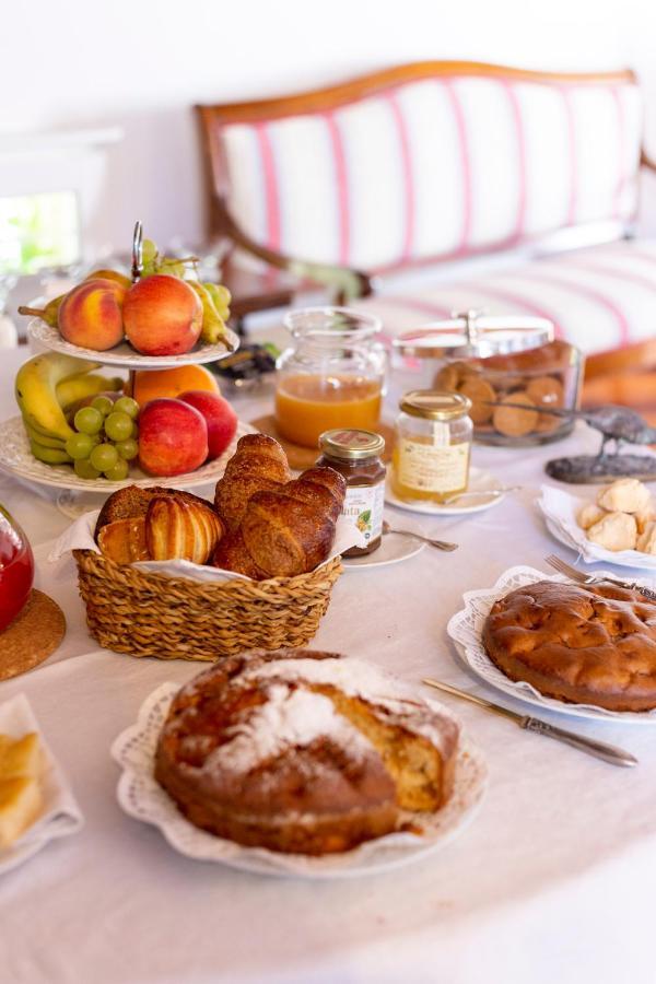 Bed and Breakfast Palazzo Sismonda Corneliano d'Alba Exterior foto