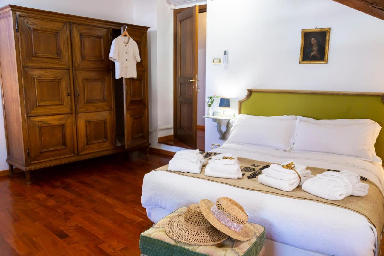 Bed and Breakfast Palazzo Sismonda Corneliano d'Alba Exterior foto