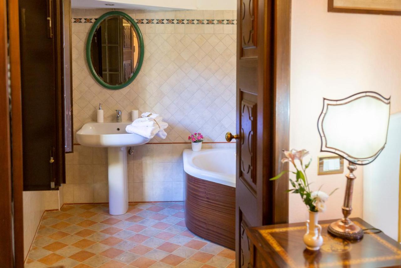 Bed and Breakfast Palazzo Sismonda Corneliano d'Alba Exterior foto