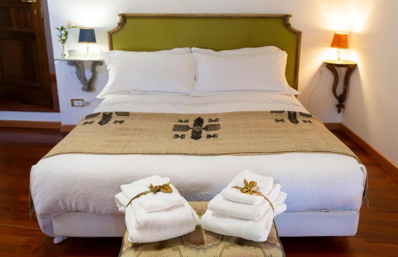 Bed and Breakfast Palazzo Sismonda Corneliano d'Alba Exterior foto